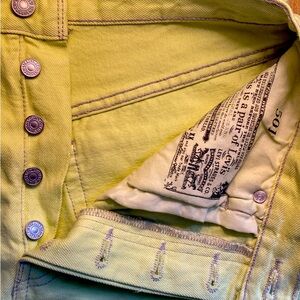 NWOT LEVI 501 SHORTS